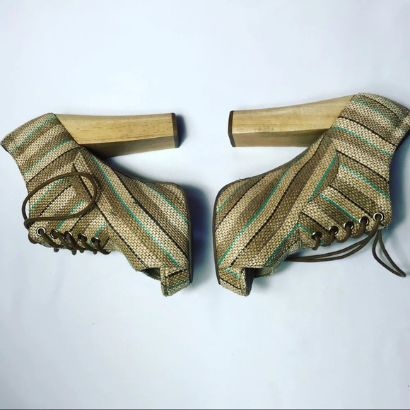 Also high wedge close shoes Sz 7 - Picture 1 of 8